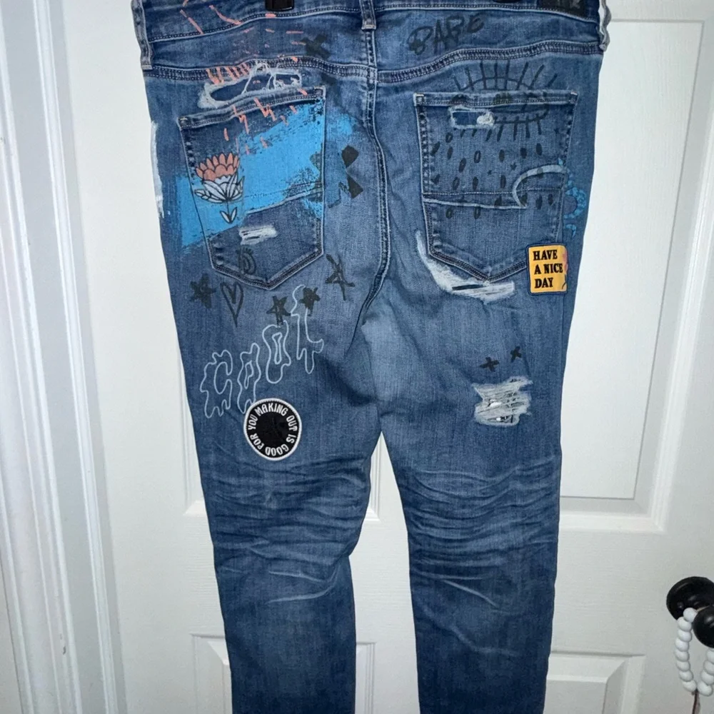 American Eagle Distressed Blue Jeans with Graphic Details - Picture 3 of 5